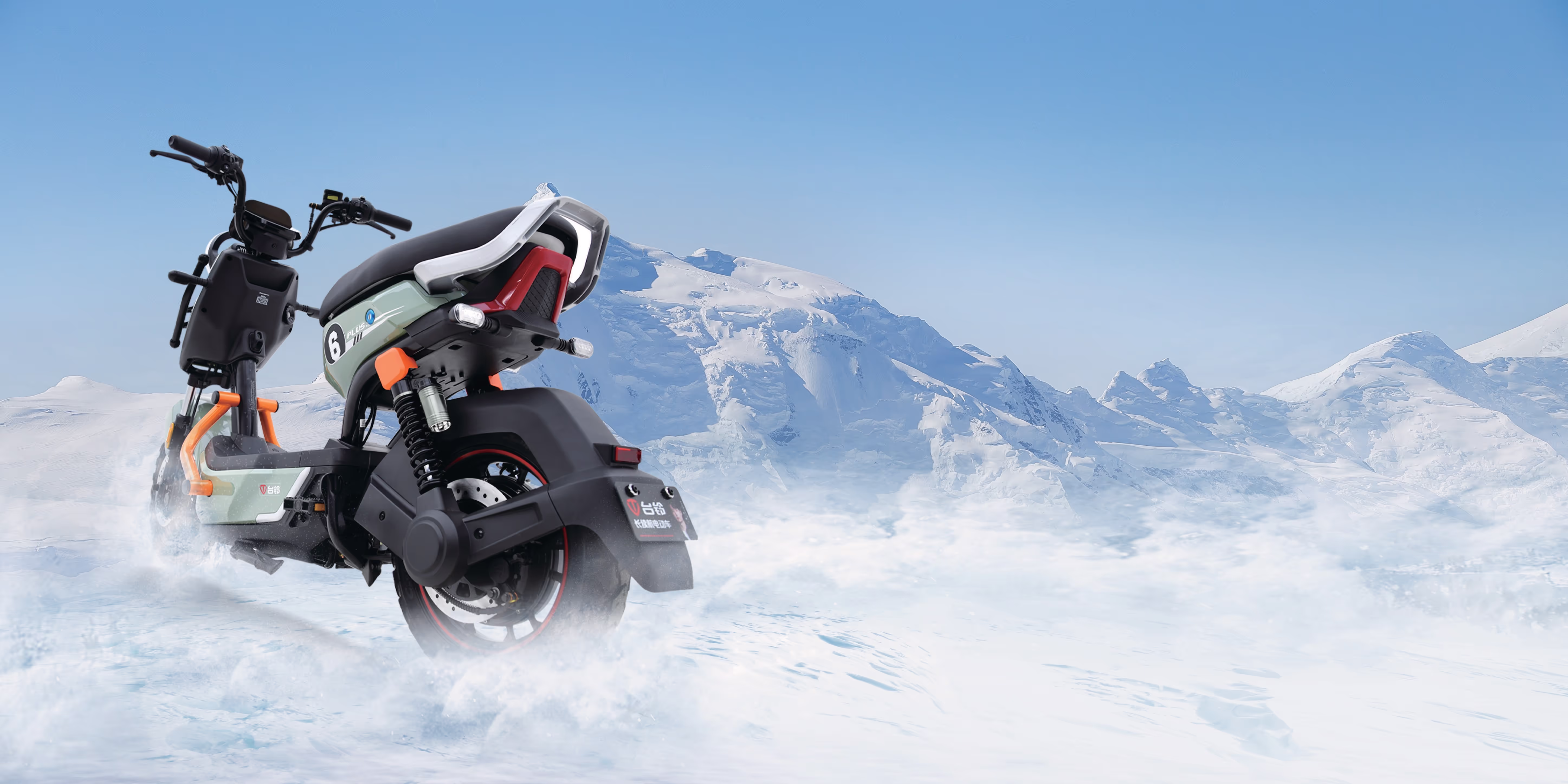 TAILG Bike von hinten vor Berglandschaft